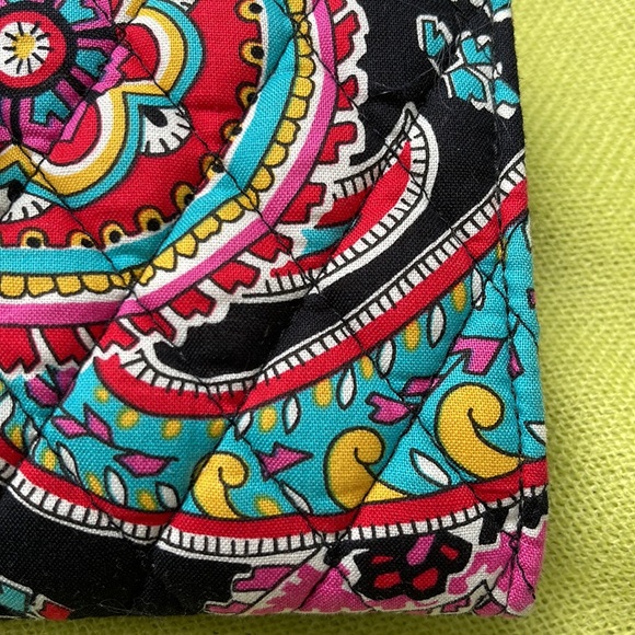 🌺 VERA BRADLEY; Beautiful Unique Floral Design Wristlet w/Zippered Pouch NICE!! - Picture 10 of 14
